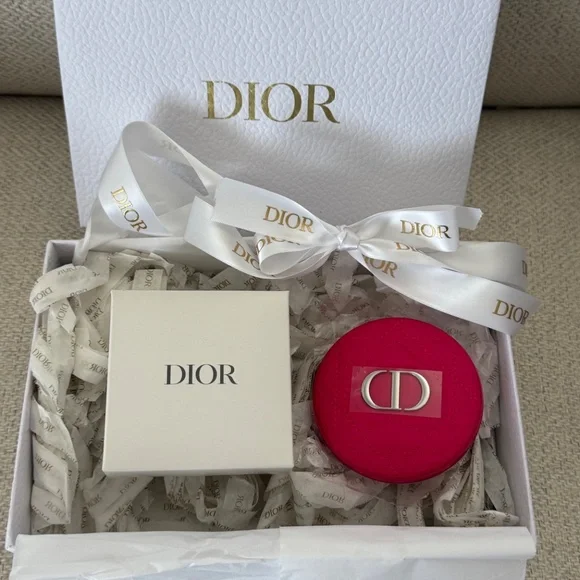 New Dior vibrant pink heart limited edition compact mirror - Picture 6 of 7